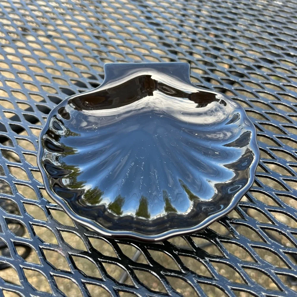 Porcelain soap dish